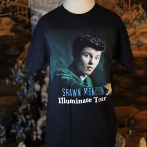 Medium Shawn Mendes Illuminate 2017 World Tour Merch Band Tee